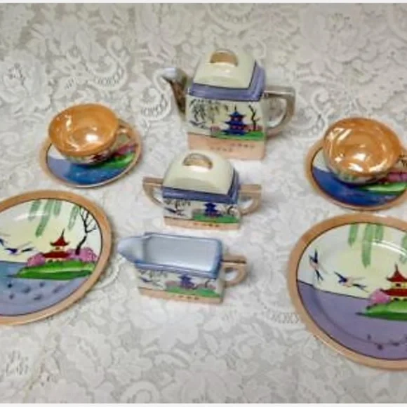 1920-30s, Lusterware, Japan, Variant Gaudy Blue Willow 11pc Tea Set